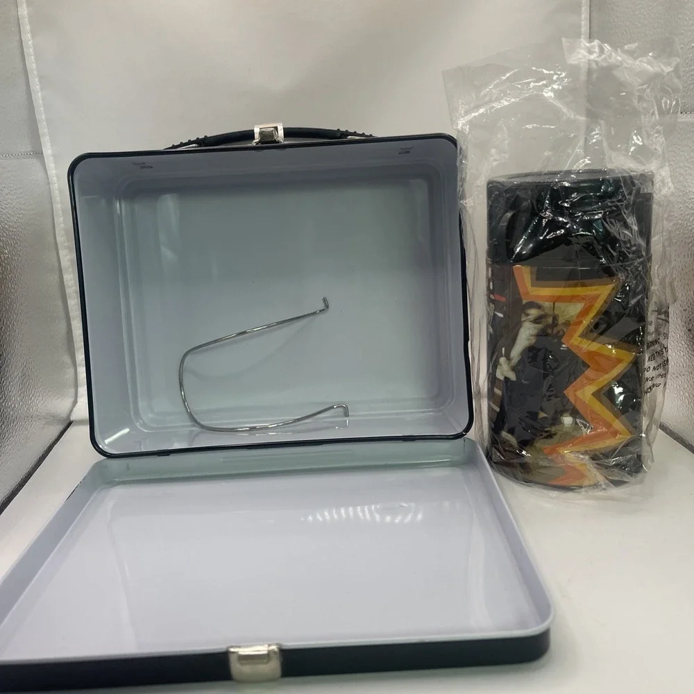 VINTAGE KILL BILL LUNCHBOX w/ THERMOS! NECA! 2004 - Picture 7 of 7